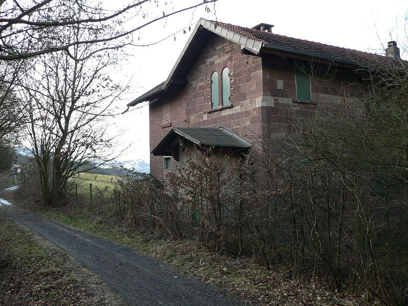 File:Carlsbahn Bahnwaerterhaus.jpg