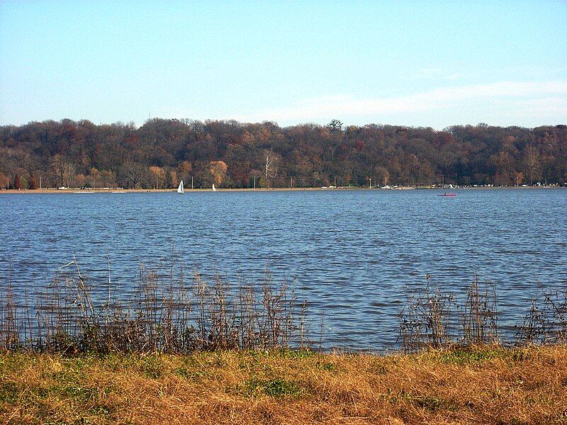 File:Creve Coeur park.jpg