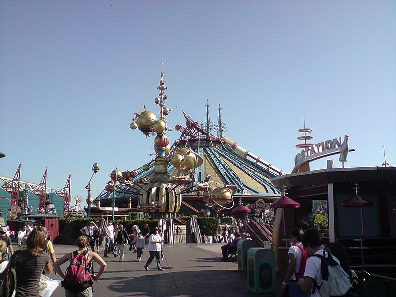 File:Disneyland Steampunk (2847311763).jpg