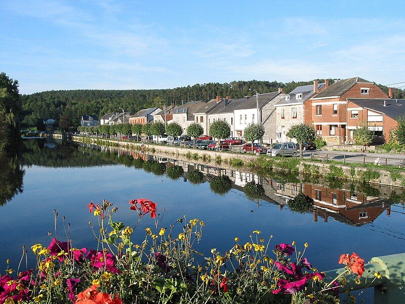 File:Han-sur-Lesse Riv1JPG.jpg