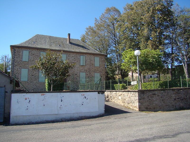 File:Jouqueviel Mairie.JPG