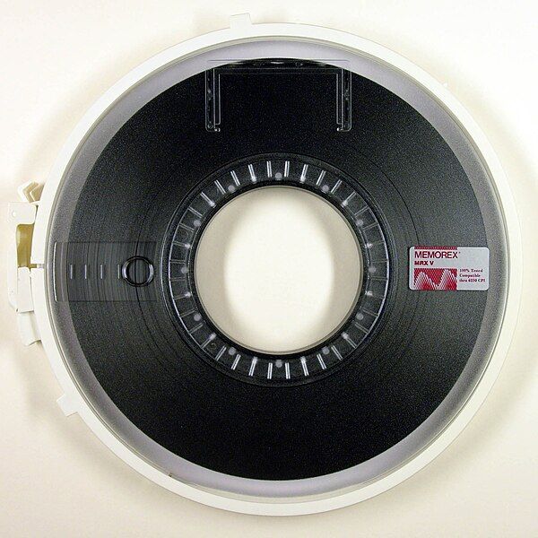 File:Magnetic tape hg.jpg