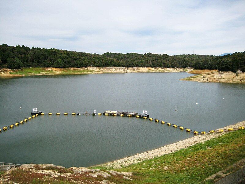 File:Matsuno Dam lake.jpg