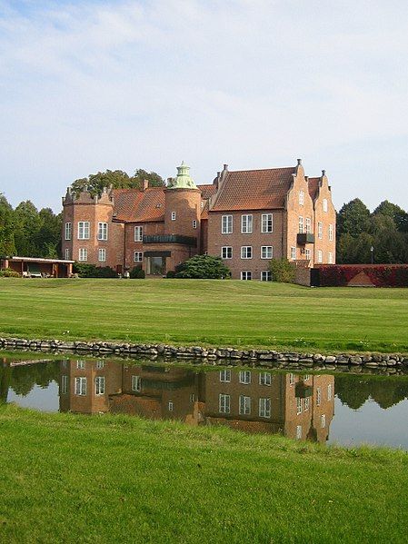 File:Råbelövs slott.jpg