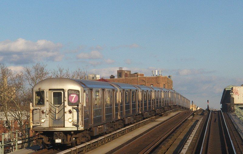 File:R62a7trainToManhattan (cropped).jpg