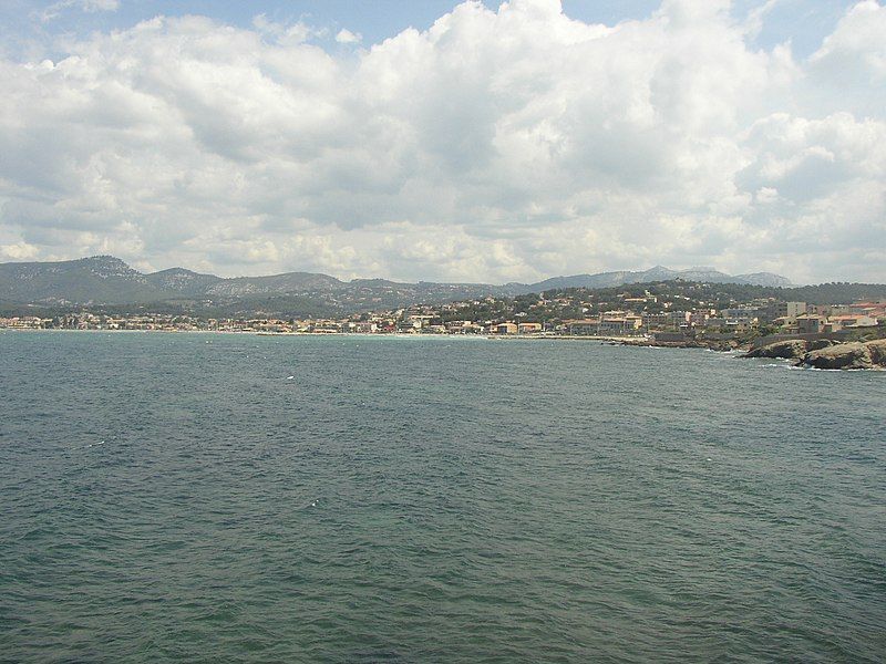 File:Six-Fours-les-Plages.jpg