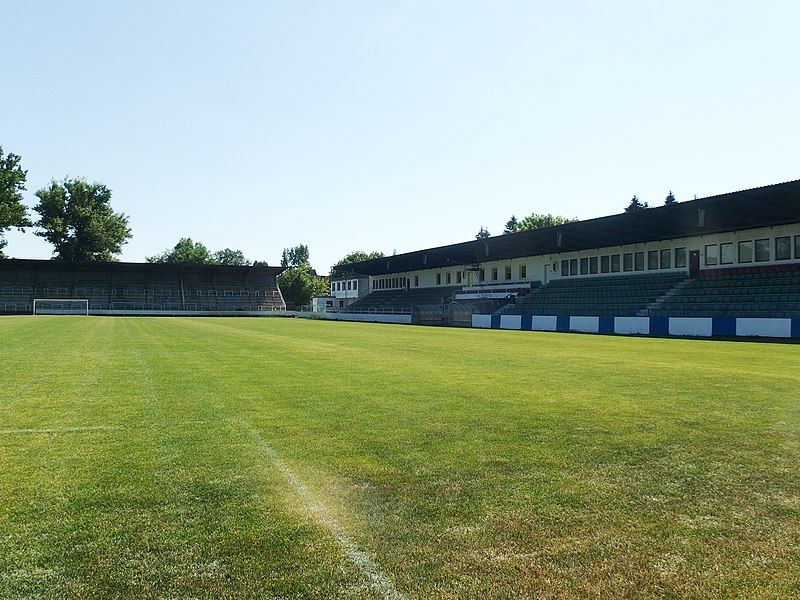 File:Slušovice, stadion 03.jpg