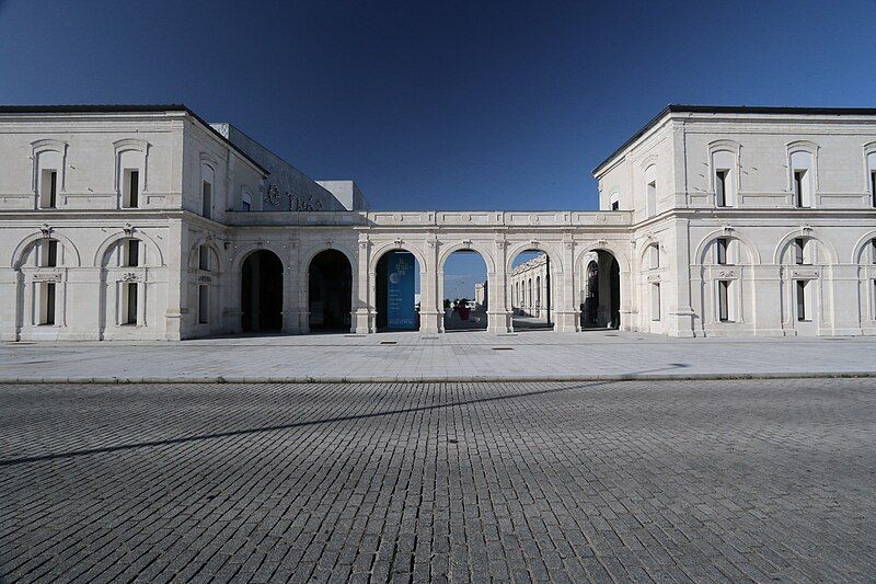 File:St-Nazaire-theatre1.jpg