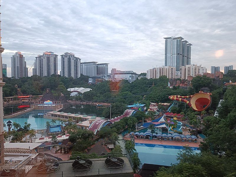 File:Sunway Lagoon (220711).jpg