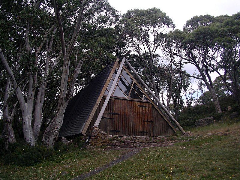 File:Vallejo-gantner-hut.jpg