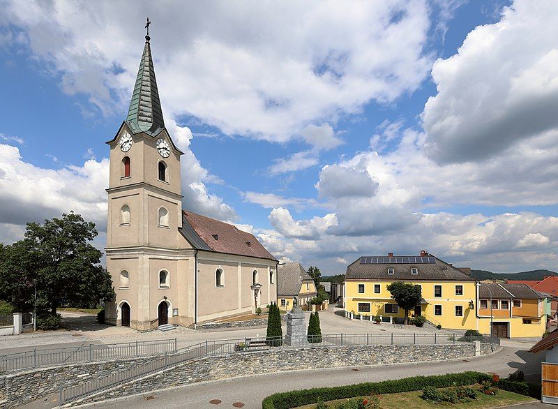 File:Weinzierl am Walde.JPG