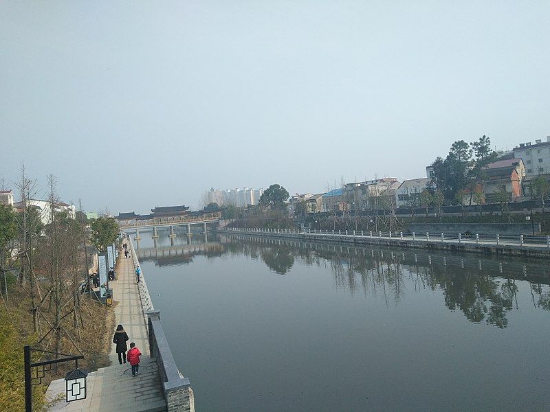 File:蕲春 雷溪河 三路桥段.jpg