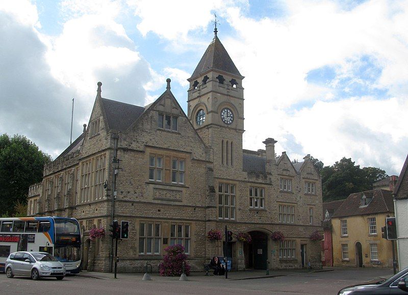 File:Calne town hall.jpg