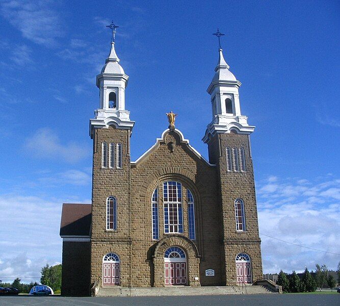 File:Eglise Paquetville.JPG