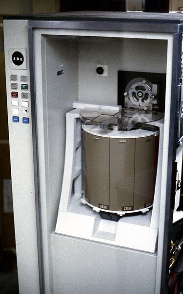 File:IBM2321DataCellAtUMich.jpg