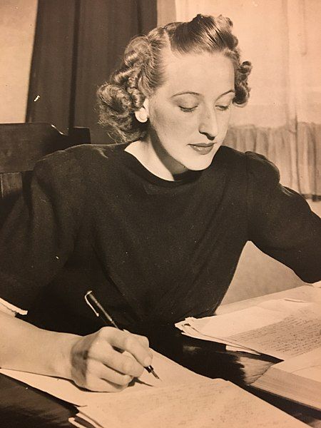 File:June Wright 1952.jpg