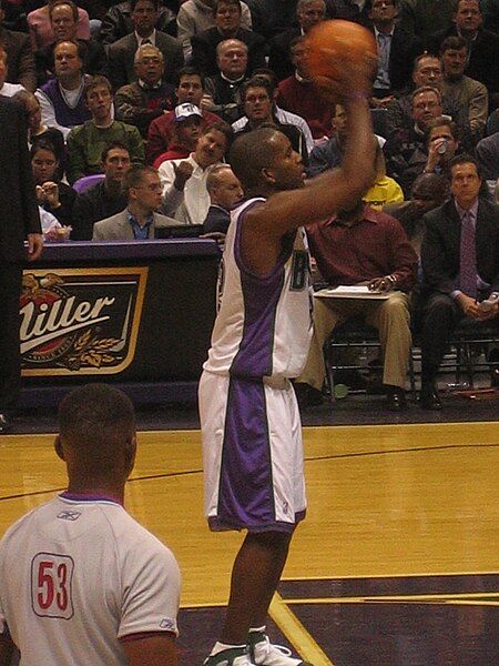 File:Michael Redd NBA.jpg