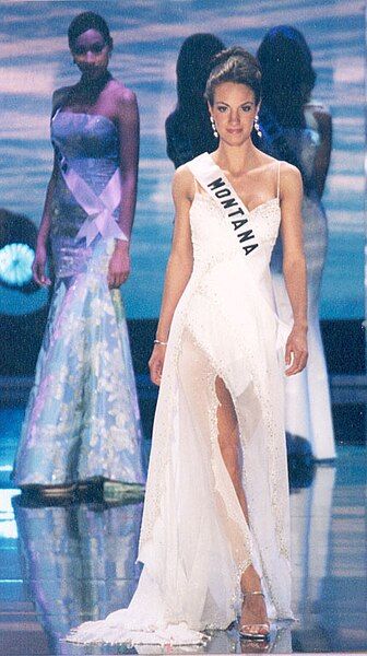 File:MissUSA whiteeveninggown runway.jpg