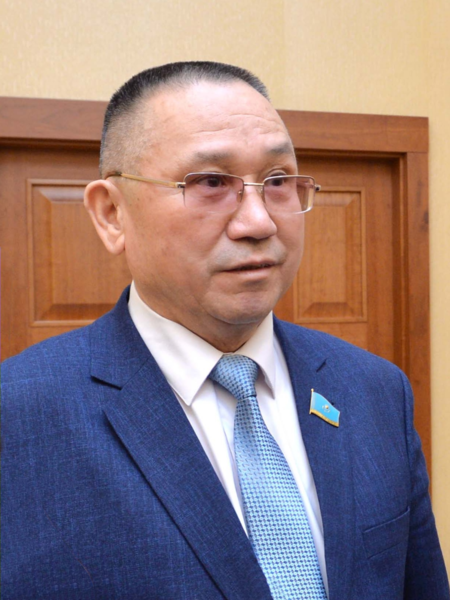 File:Nurlan Auesbaev.png