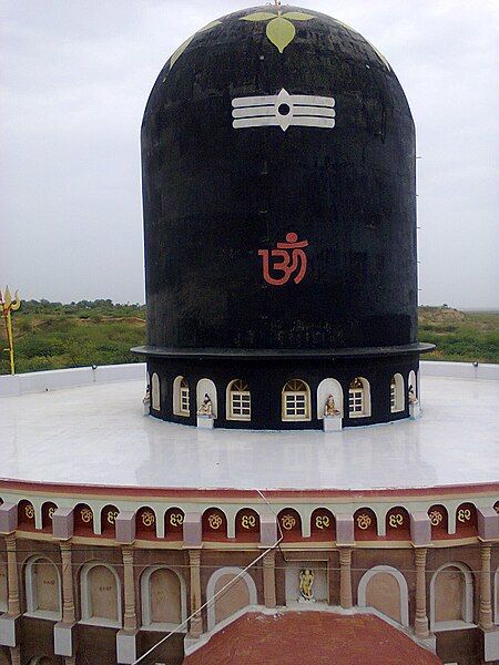 File:Shivling, Ralaj,Khambhat, Gujarat.jpg