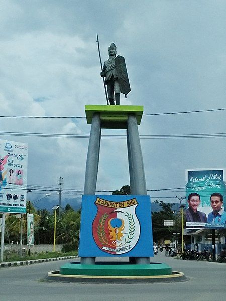 File:Sigi Biromaru Monument.jpg