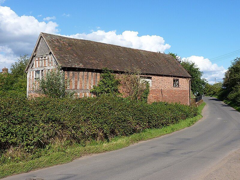 File:Stables near Rodington.jpg