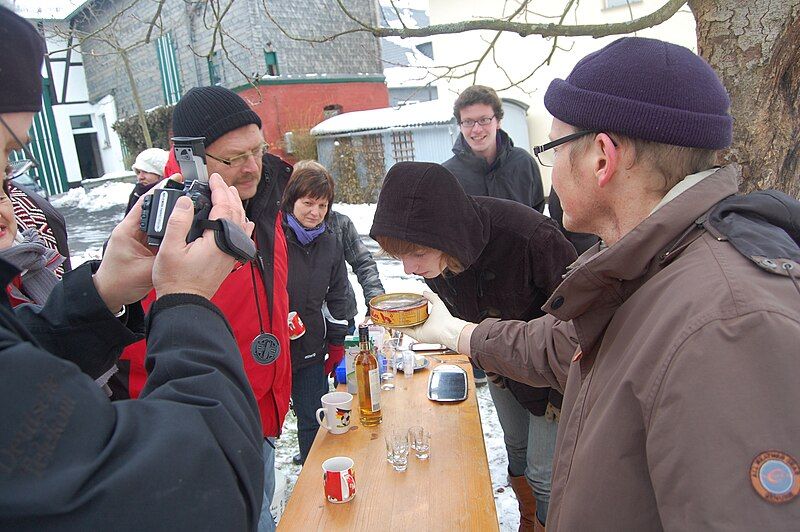 File:Surströmming-Neuerkirch06.jpg