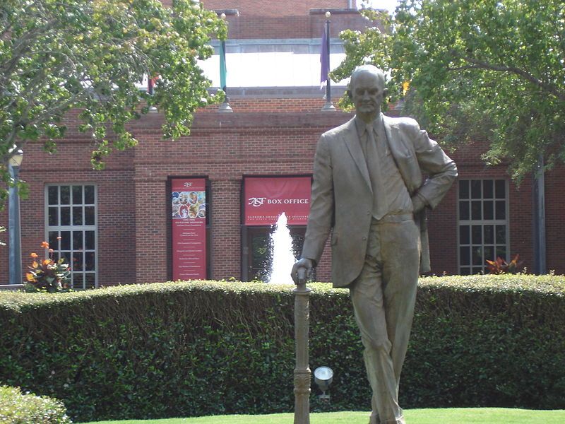 File:Winton Blount Statue.jpg