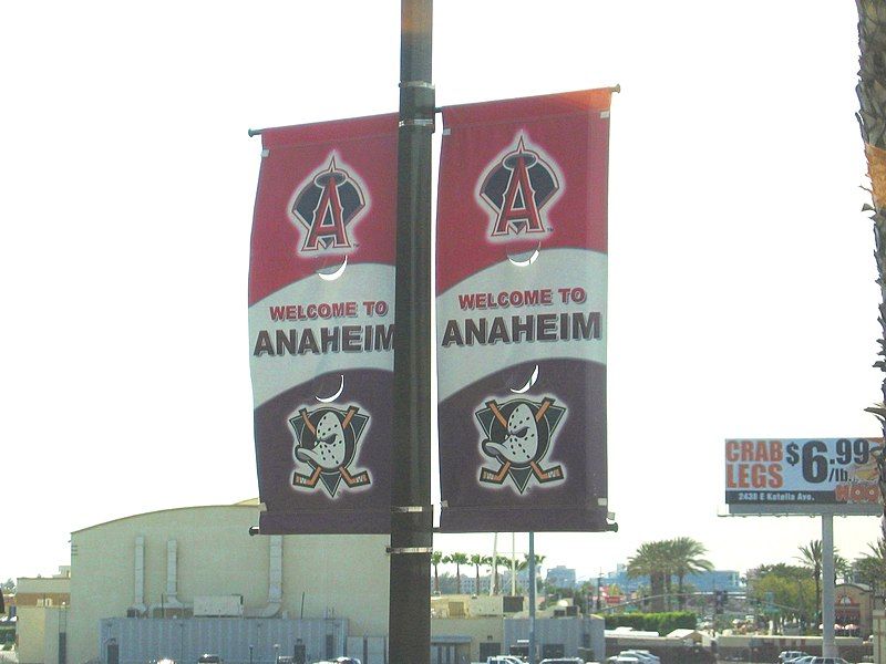 File:Anaheim-streetbanners-ducksangels.JPG