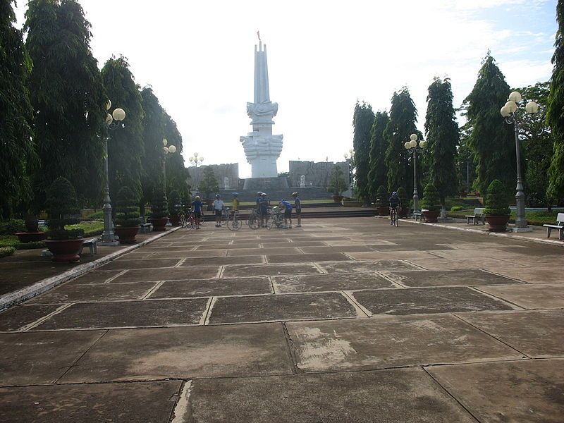 File:Binh Gia Monument.jpg