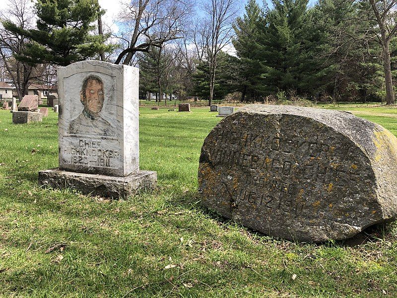 File:Chief Highknocker's Grave.jpg