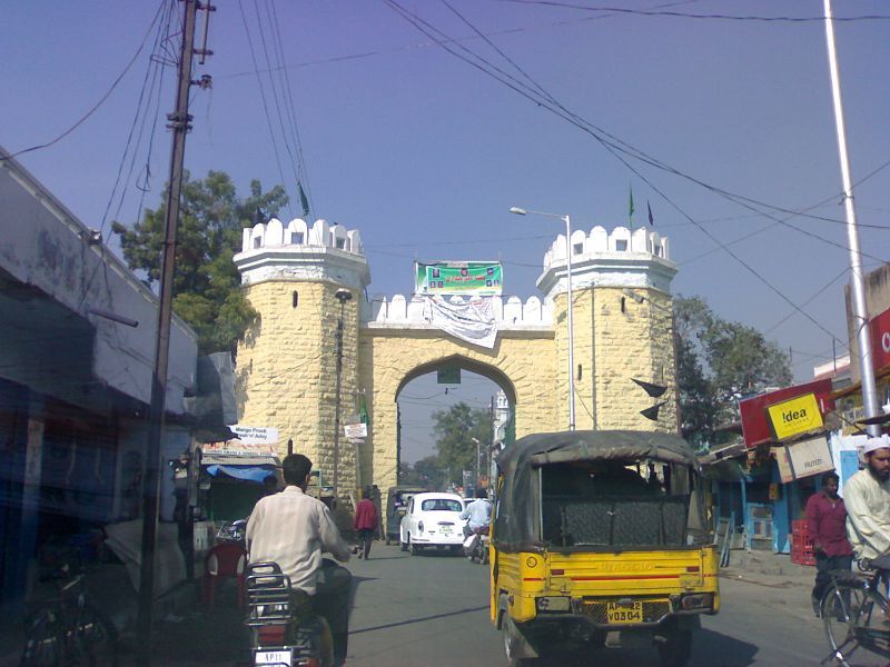 File:Dabeerpura Darwaza.jpg