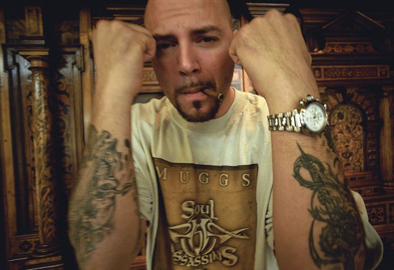 File:Dj muggs-mika.jpg