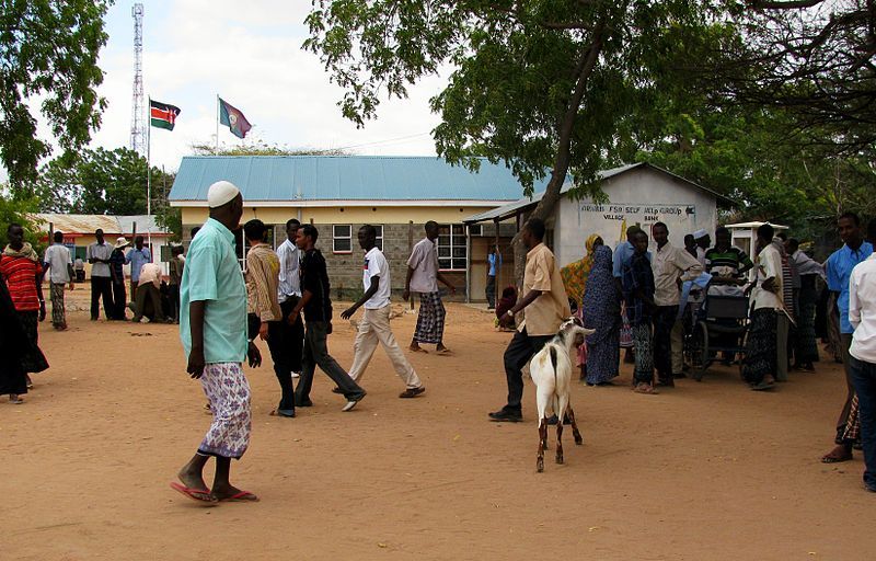 File:Downtown Dadaab.jpg