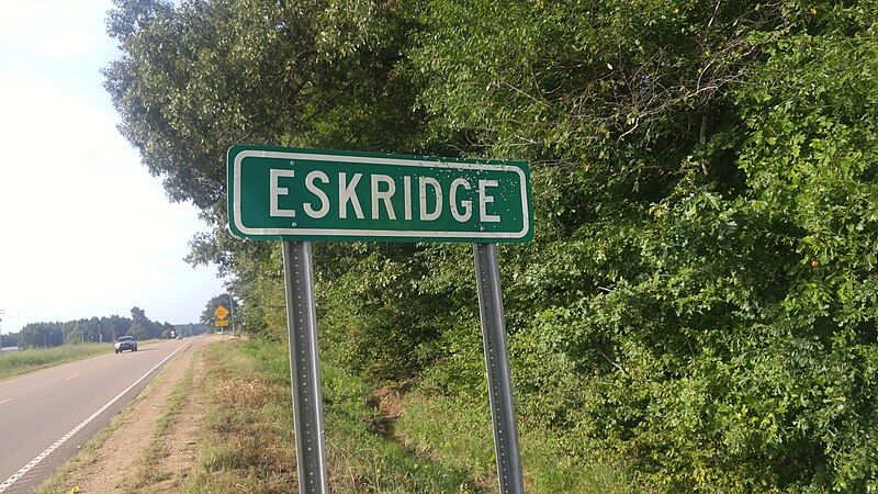 File:EskridgeMSHighwaySign.jpg