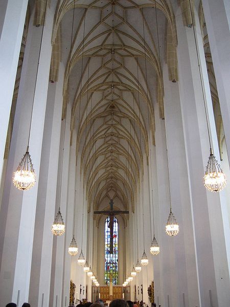 File:Frauenkirche interior.jpg