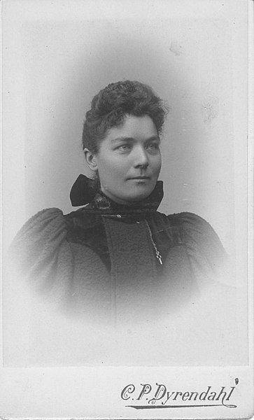 File:Hilda-Hongell-1890s.jpg