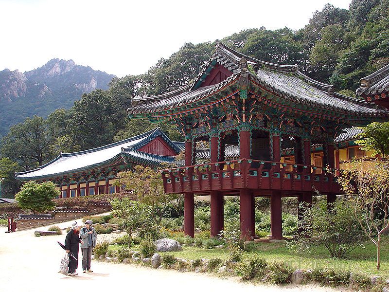 File:Korea-Sinheungsa-Bojero-01.jpg