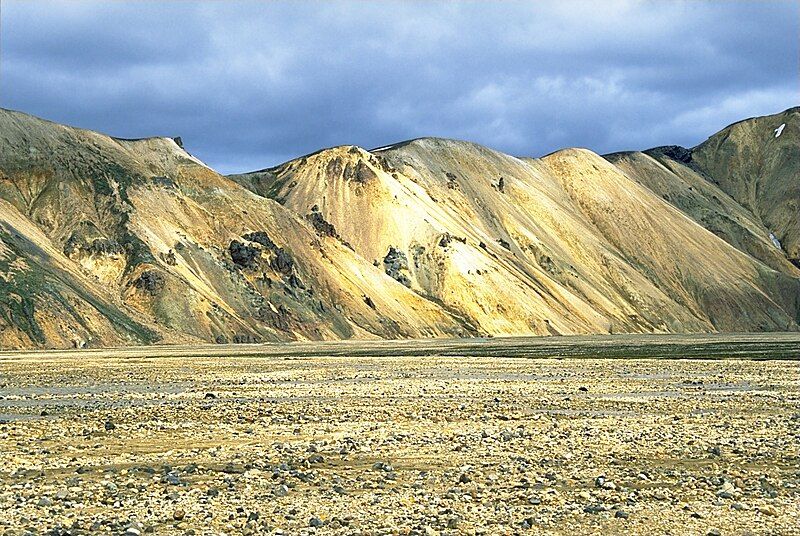 File:LandmannalaugarYellowHills.jpg