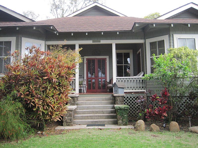 File:Maui-Makawao-GomesHouse-frontsteps.JPG