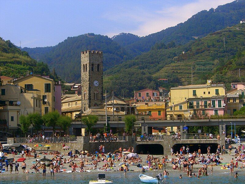 File:Monterosso CinqueTerre.JPG