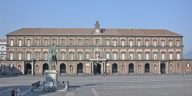 File:NapoliPalazzoReale.jpg