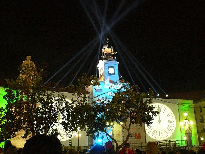 File:Nochevieja puertadelsol 2006.jpg