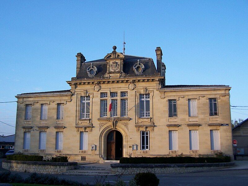 File:Rions Mairie.jpg