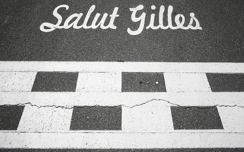 File:Salut-gilles-Start-finish-line.jpg