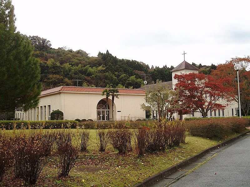 File:Saniku-Gakuin-College-2012111802.jpg