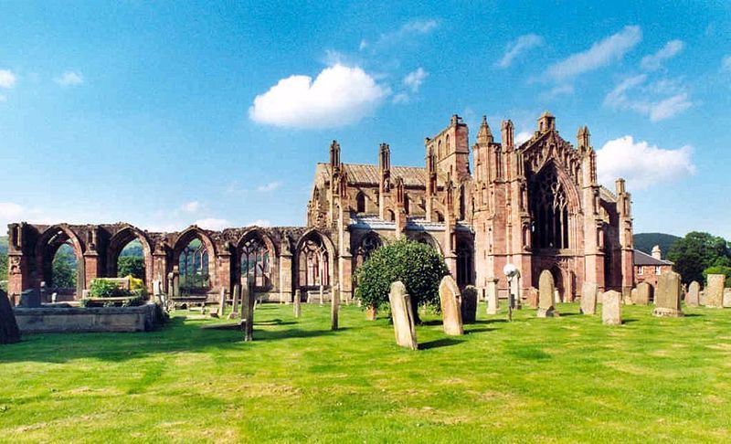 File:Schottland Melrose Abbey.jpg