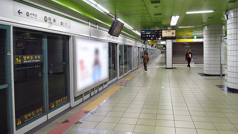 File:Seoul-metro-712-Madeul-station-platform-20181122-133400.jpg