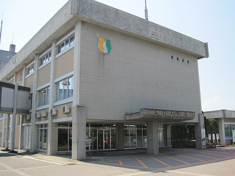 File:Tonami City Hall.jpg