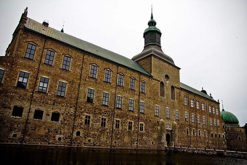 File:Vadstena slott framsidan.jpg